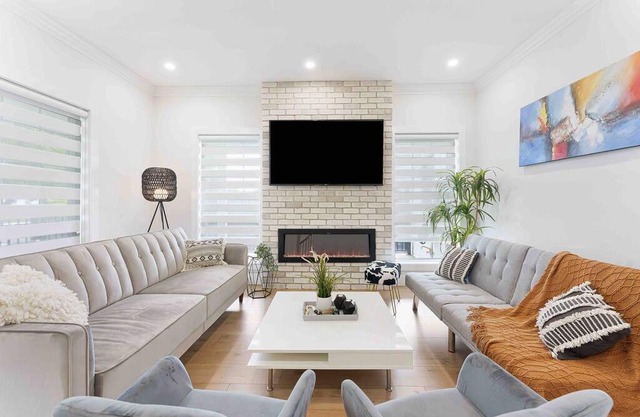 Modern Luxury ~ Gorgeous ~ BBQ ~ Workspace ~ EV!