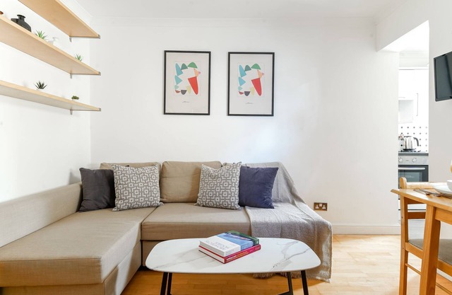 Modern Luxury in Prime Fitzrovia: Stylish 1BR Haven