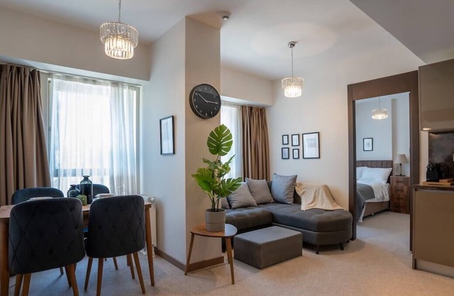 Modern Luxury: Stylish 2BR Apt
