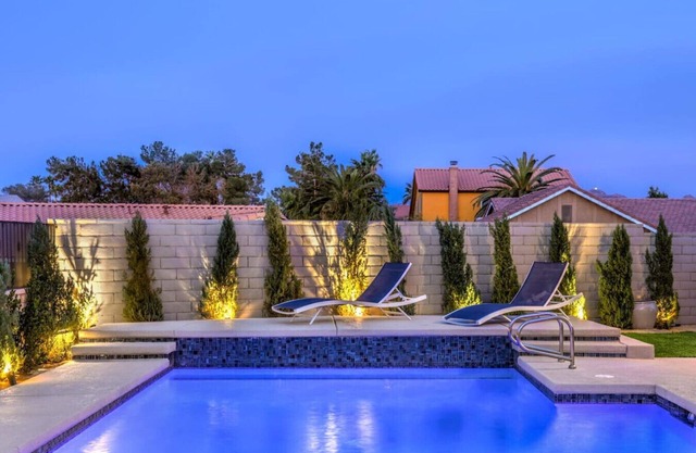 Modern Luxury Vegas Pool Retreat w Hot Tub, BBQ