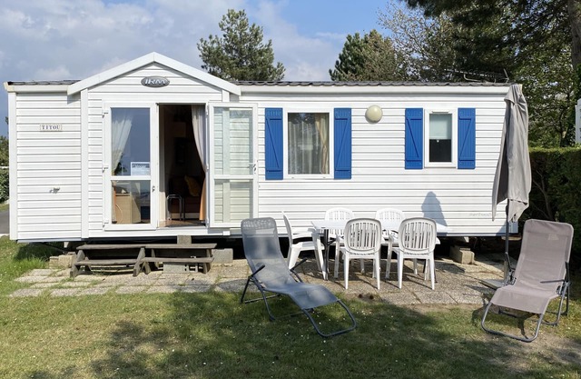 Modern Mobile Home Near Beach with Parking, TV, and Full Kitchen
