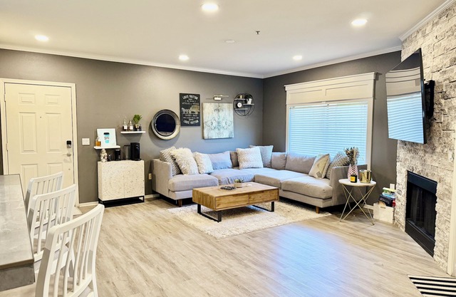 Modern North Scottsdale Condo – Resort Style Amenities, 1st Floor Corner Unit