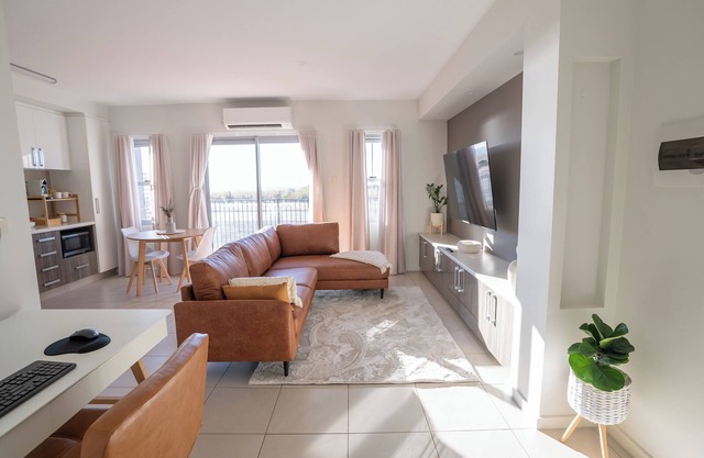 Modern Oceanfront Executive Suite with Workspace & Hi Speed Wifi