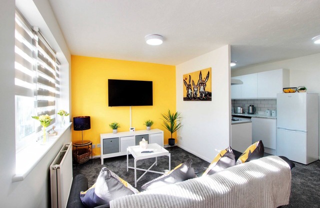 Modern One Bedroom House, Welsh Harp, NW London