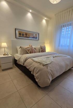Modern One Bedroom with Steps from the Best Shops