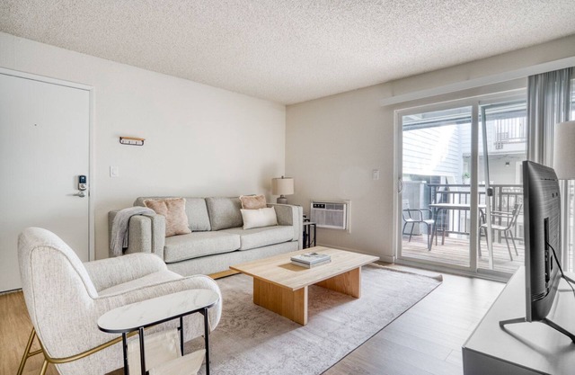 Modern Palo Alto 1BR w/Gym, Pool & W/D, nr Stanford, by Blueground