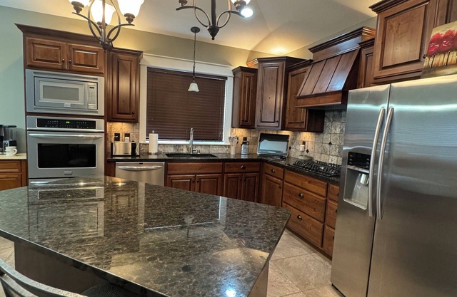 Modern Pasco Stay Minutes From Airport