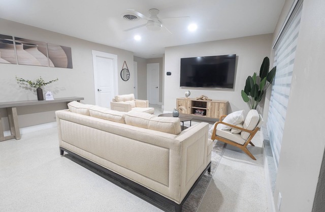Modern pool deck home minutes to beach and golfing!
