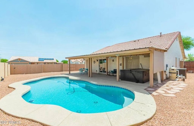 Modern private vacation home with sparkling pool and hot tub!