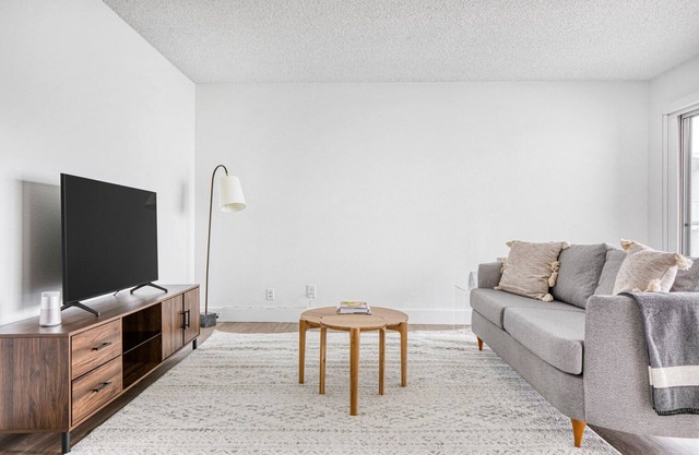 Modern Redondo Beach 1BR w/Pool, Gym & W/D, walk to Beach, by Blueground
