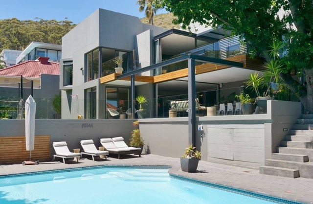 Modern Spacious Family Urban Oasis Villa