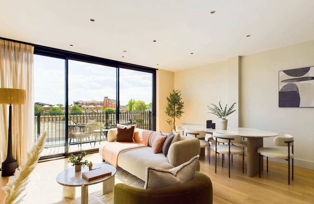 Modern St Pancras Apartment with Large Balcony