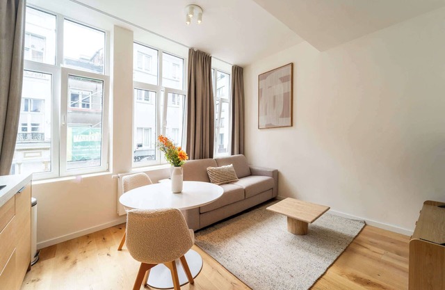 Modern Studio Near Grote Markt - Sleeps 4