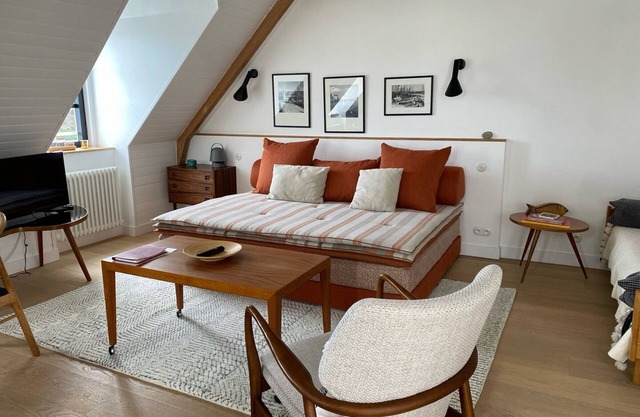 Modern studio with sea view in Sauzon center