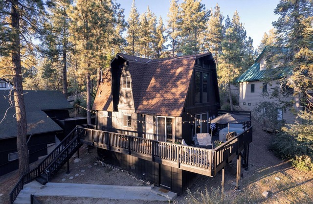 Modern, Stylish, Hot Tub, Mt Views, EV Charger, Big Bear Lake