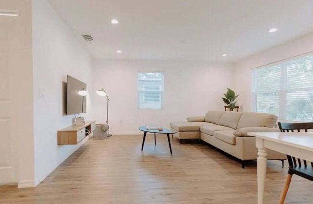 Modern Top Floor Rental Unit near Anna Maria Island