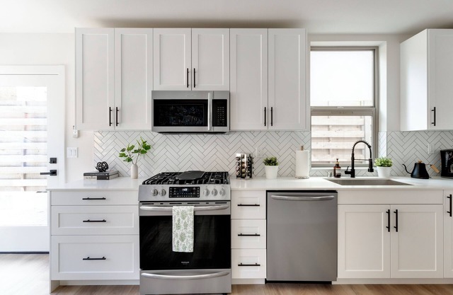 Modern Townhouse w/Private Parking & Rooftop Patio-