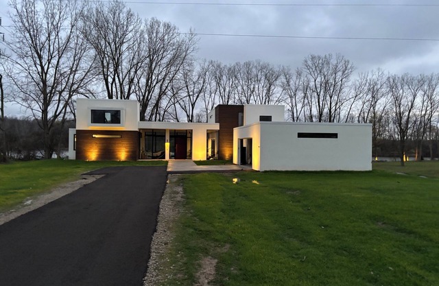 Modern, Ultra-Luxurious, 5 BR/4.5 BA Home on a quiet wooded lake in Ann Arbor