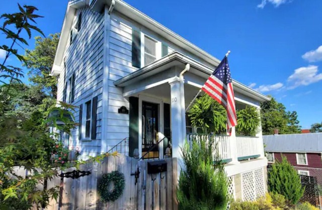 Modern Upscale Home, Historic Downtown Winchester