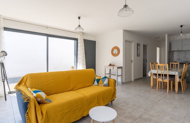 Modern Villa Near Ocean, Terrace, WiFi, A/C, Seasonal Rental for 4, Cleaning Included