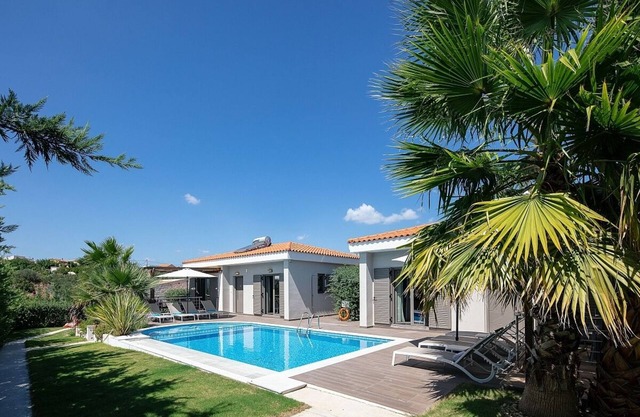 Modern Villa of 2 Self-Contained Units, A/C, Private Pool with Children's Section in Armenoi!