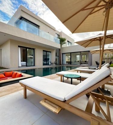 Modern Villa Selma
