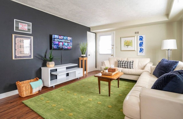 Modern-Vintage 2BR Apt!