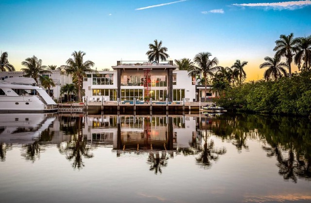 Modern Waterfront Mansion in the heart of Las Olas minutes from the Beach