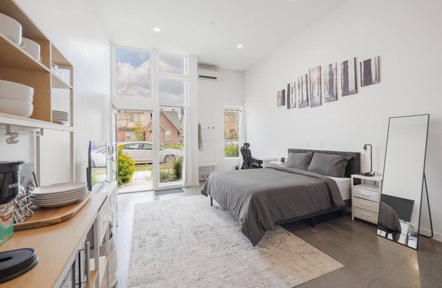Modern West Seattle Studio Near Parks & Beaches