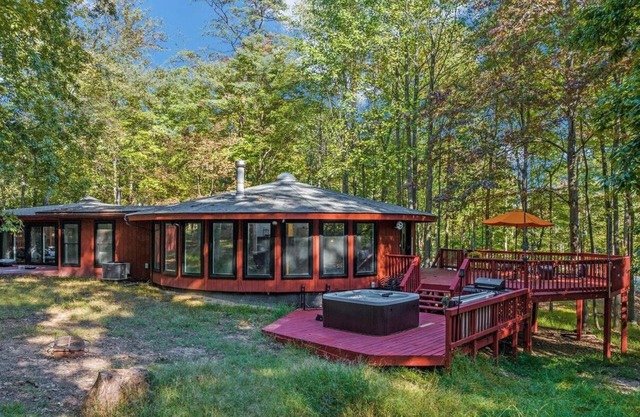 Modern Wooded Oasis w Hot Tub, WiFi, Grill, & Dome