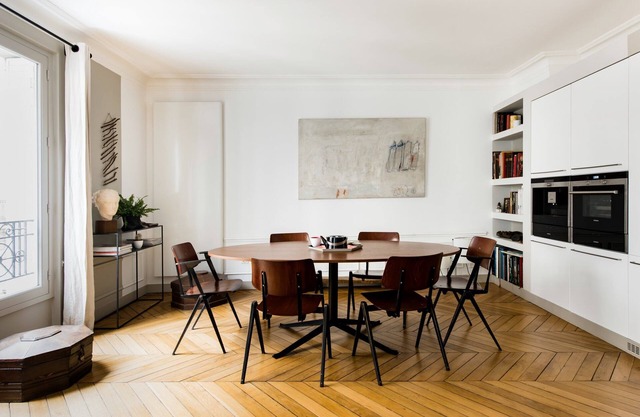 Moderne Flat in Historic Architecture Building