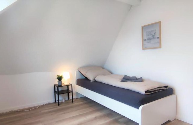 Moderne Monteurwohnung für 6 Personen bei Villingen-Schwenningen, TV, Einzelbetten, WLAN, Bettwäsche, Handtücher inklusive - TR01