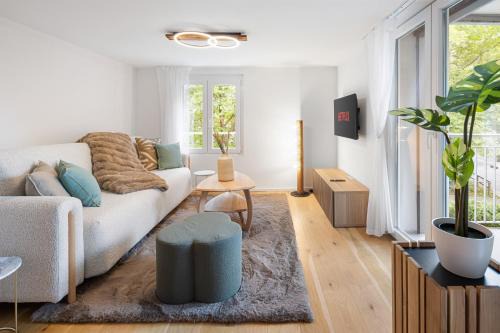 Modernes Apartment mit Balkon und Parkplatz, Nähe See