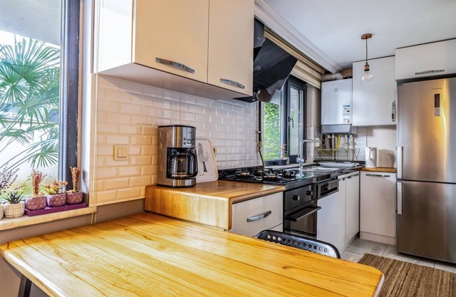 Modernly Designed Flat Near Metro in Maltepe