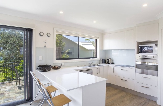 Mollymook Retreat in Narrawallee