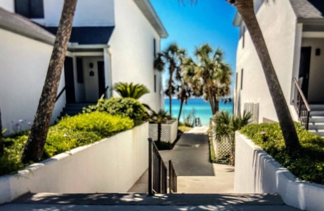 Mom’s Beach Paradise Kid Nook Private Beach Pool BR 2.5 BA Condo 30A