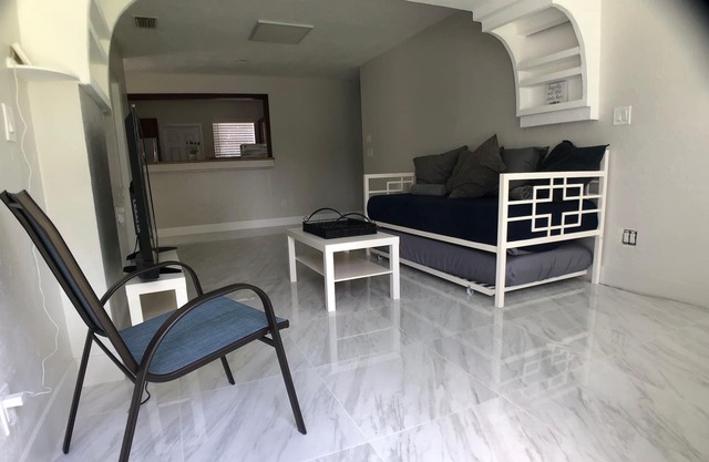 MONROE - QUIET OASIS WITH PRIVATE YARD &PARKING