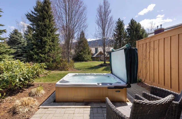 Montebello 4808 - Private Hot Tub, Walk to Village