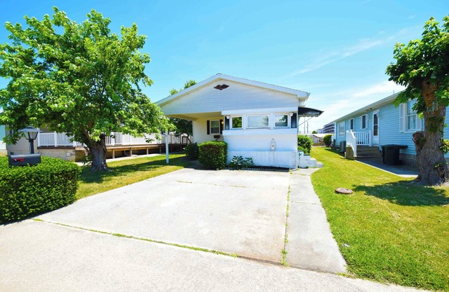 Montego Bay-Atlantic Boulevard 13320-Bayside 130th St, Pool, W/D, AC, WIFI