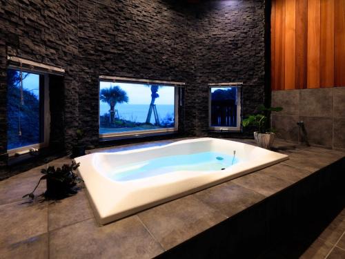 Monterey House by SANA