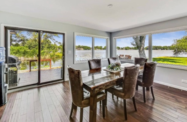 Monthly and Seasonal Luxury Lakefront 5 bed 5.5 bath Estate with Private Beach