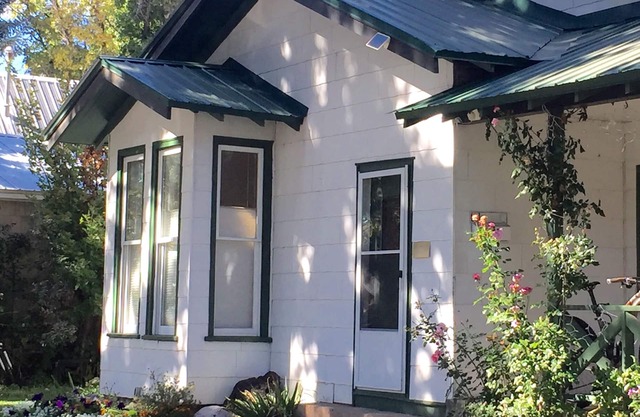 Monthly, rental, Heart of Old Town, Walk to Everything, Work Space, BBQ, Patio