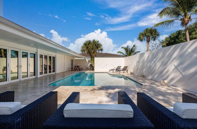 MONTHLY SPECIALS! ! WALK TO BEACH ! POOL