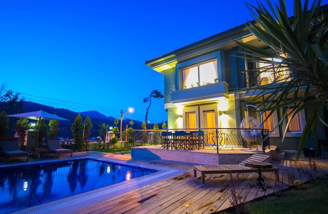 Moonlight Villa Daily Weekly Rentals