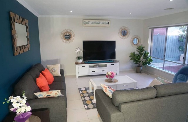Moorhen Designer Decor Home with 8Beds at Williams Landing