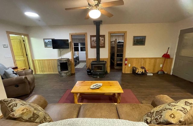 Moose Cabin *Yellowstone/Forest *Private Hot Tub