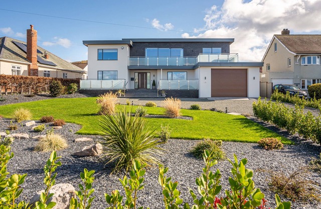 MÔR GLAS, pet friendly, luxury holiday cottage in Deganwy