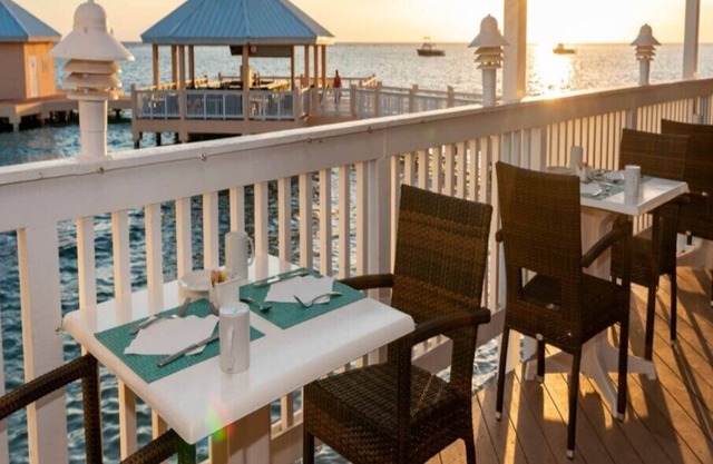 Morritt's Tortuga Club - Spacious 2 Bedroom W/ Full Kitchen