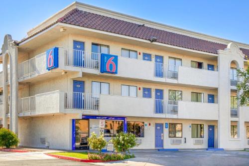 Motel 6-Phoenix, AZ - West