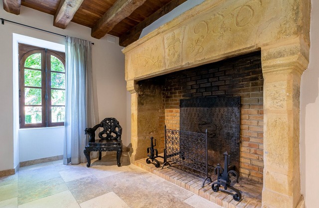 Moulin du Peuch - Sleeps 8, with large gardens and tennis courts